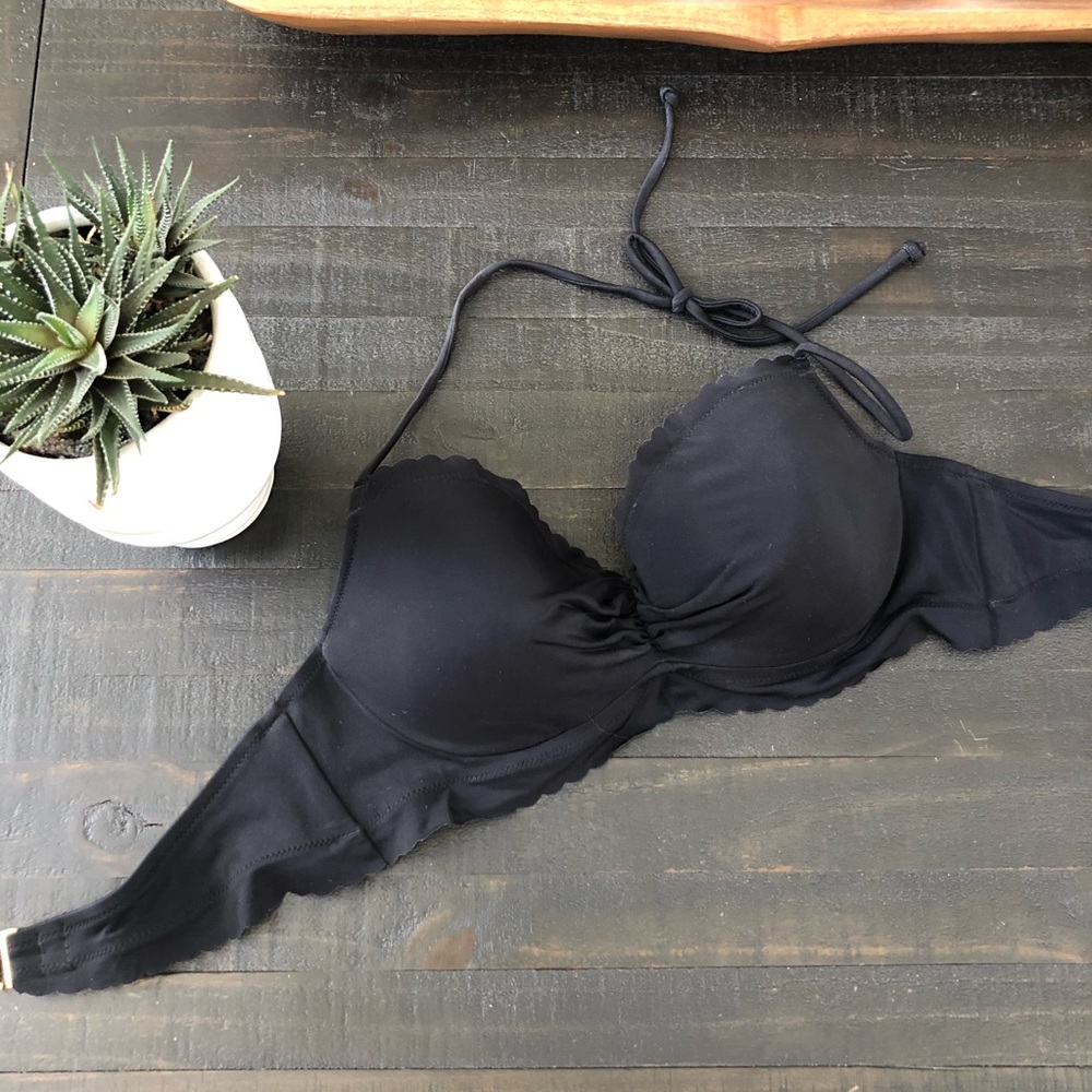Victoria’s Secret Scalloped Edge Bikini Top